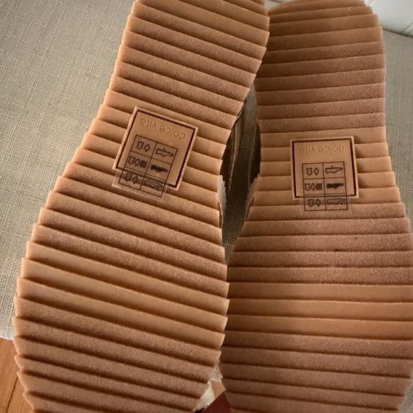 Dolce Vita Gold and White Women's Sneakers 6.5 New No Box - Picture 4 of 4